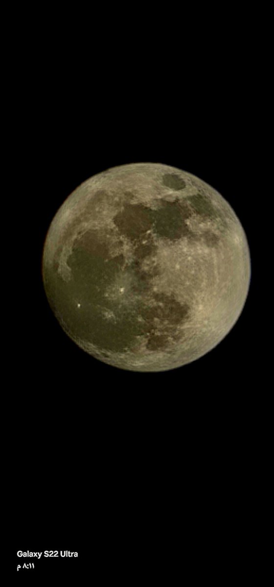 أحب ضوء القمر لا شعشع بِـ نوره ،
وأحب صمت الليّل في جوي الهادي