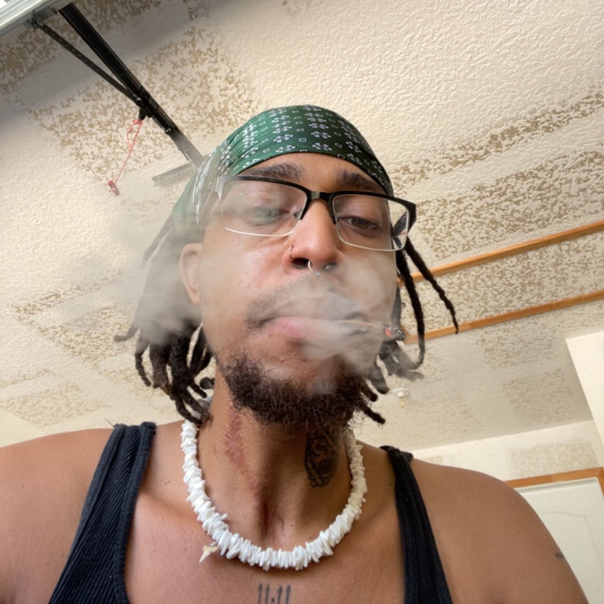 tuhreek1's tweet image. stoner boyfriend stopping by.