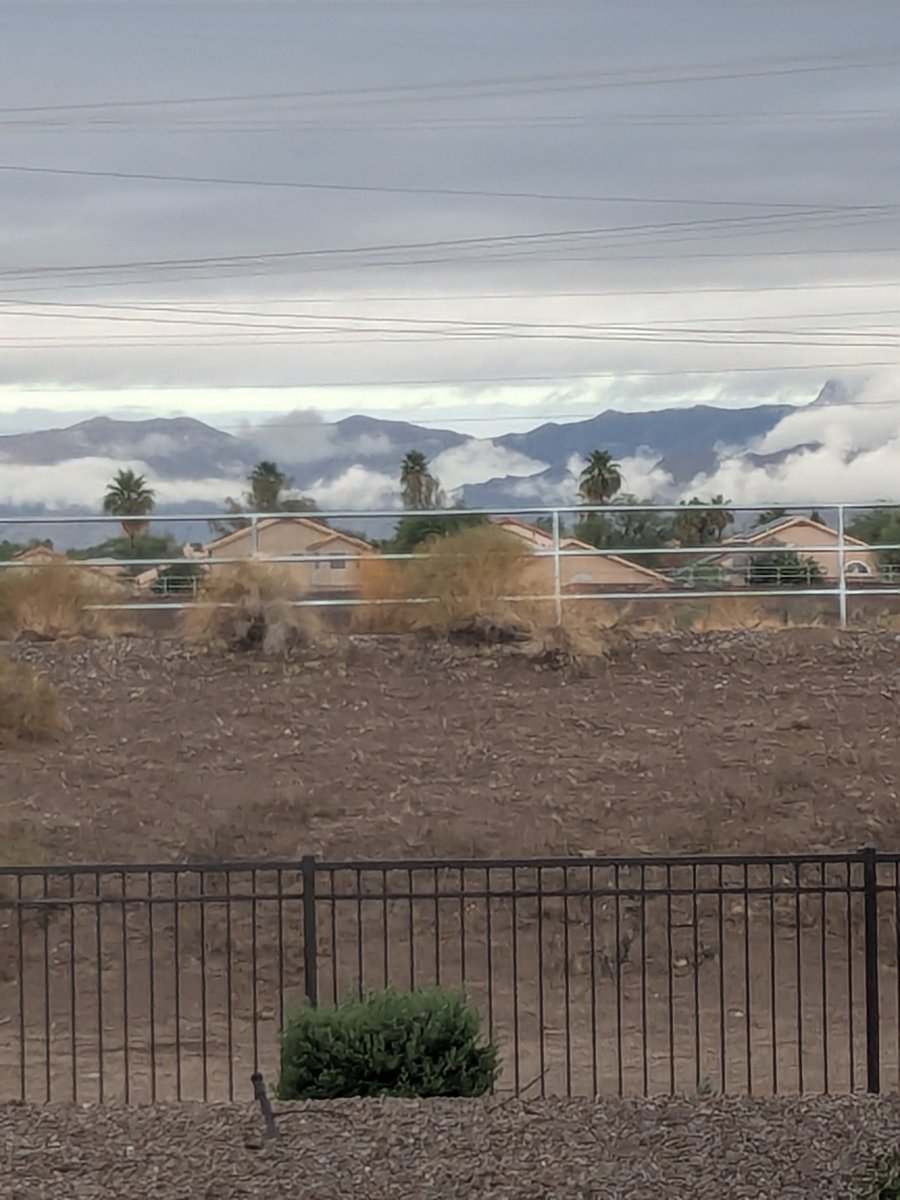 Blu_Ace_'s tweet photo. Sometimes I can't tell where the clouds end or the mountains begin. #PHX
#AZLife https://t.co/7LNhsM89zg