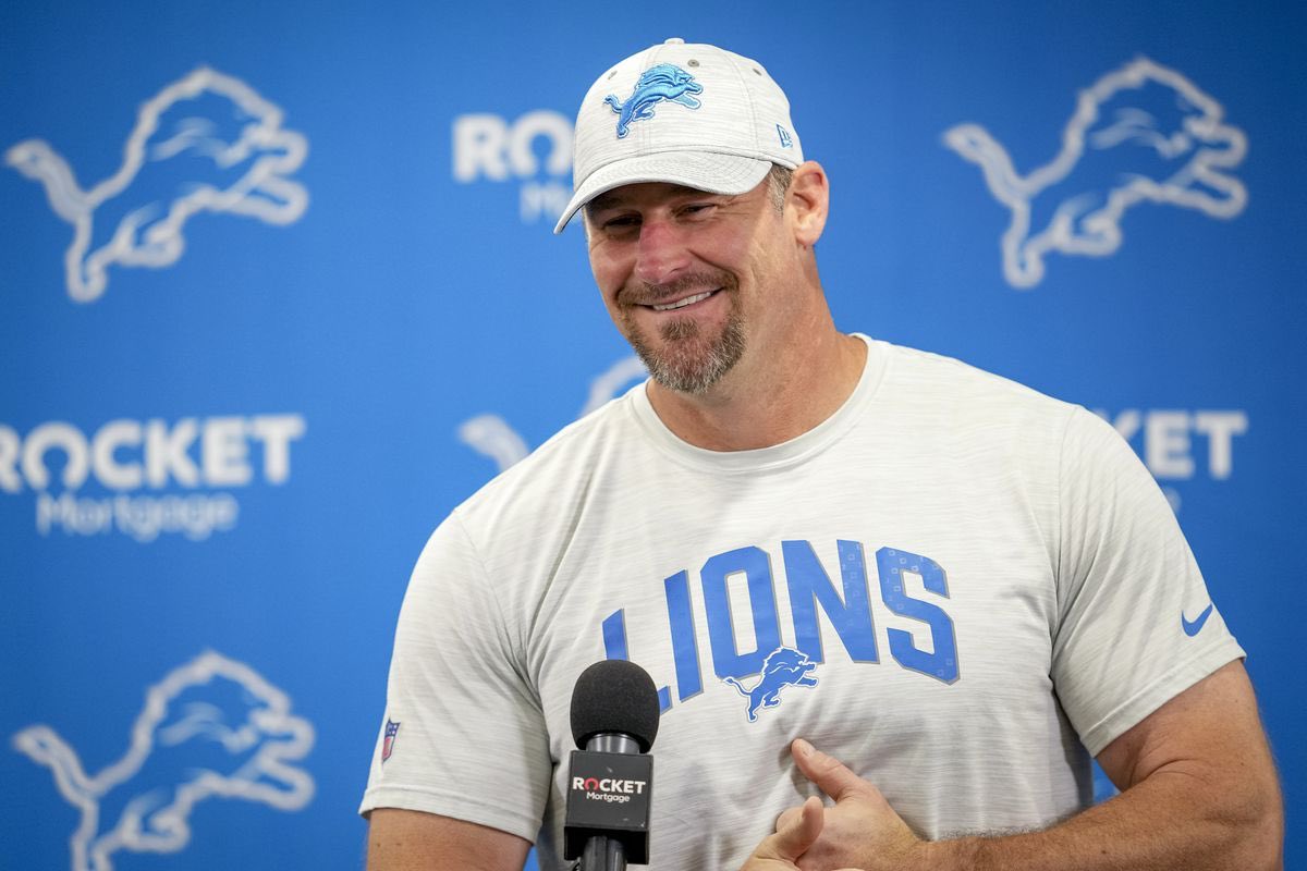 Ready Hut (@ready_hut) on Twitter photo Dan Campbell volvió a pedir que le dejaran tener a un león en la línea de banda.
Sheila -dueña de los Detroit Lions- no puso problemas, pero la NFL no se los permite.
via <a href="/PardonMyTake/">Pardon My Take</a> Dan Campbell volvió a pedir que le dejaran tener a un león en la línea de banda.
Sheila -dueña de los Detroit Lions- no puso problemas, pero la NFL no se los permite.
via <a href="/PardonMyTake/">Pardon My Take</a>