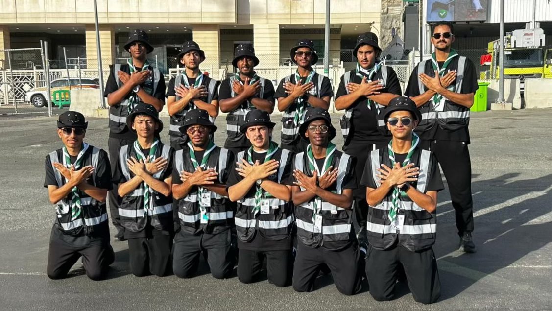 اللهم لك الحمد، 

اختتمت مشاركتي في تنظيم موسم حج 1446 للمرة الثانية على التوالي، 

هذا العام شهدت نجاح موسم حج استثنائي من كل النواحي، 

كنا في صقور الجوالة نسعى بكافة جهودنا ان نكون عونًا وسندًا لضيوف الرحمن التائهين لنرشدهم لنسهل لهم اداء فريضة الحج بكل يُسر  وطمانينة ✨ 🙏🏼 ..