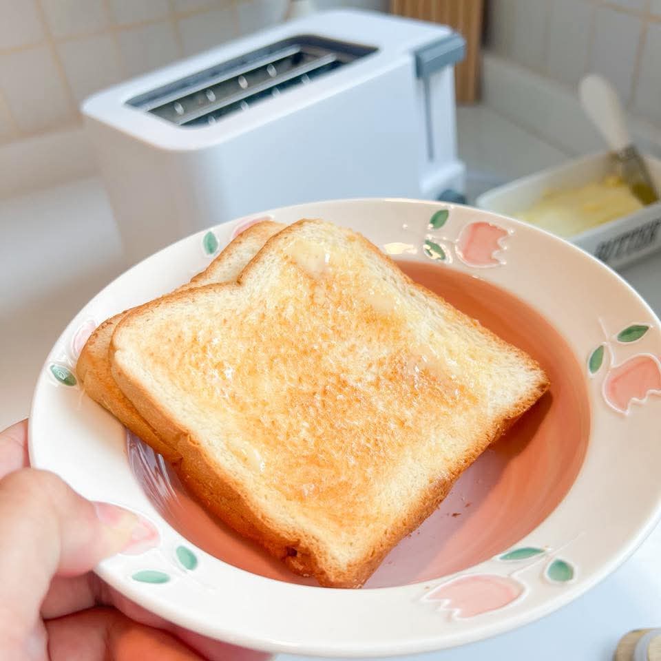 Marta_autorich's tweet image. ปังปิ้งกรอบนอก นุ่มใน เนย นม น้ำตาล ฉ่ำๆ 💕
พิกัดshopee📍
s.shopee.co.th/6Ksa62oOO2
ใช้เครื่องปิ้ง #SCEPLUS ปรับความร้อนได้ 6 ระดับ ปิ้งแซนวิชแฮมชีสก็เลิศ! 🥪
ระบบตัดไฟอัตโนมัติ ปลอดภัย ไฟแสดงสถานะ ใช้ง่ายสุดๆ!
แค่ 2 แผ่นกำลังดีสำหรับบ้านเรา

#ปังปิ้งกรอบ #เครื่องปิ้งขนมปัง