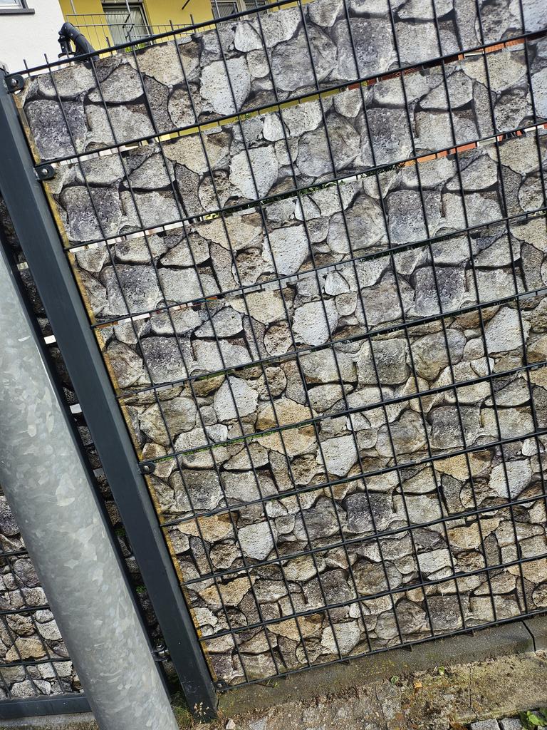 Glaenzi, Junge! (@glnzi2) on Twitter photo Wenn du dir diese hässlichen Gitterzäune mit Steinen befüllt nicht leisten kannst: Wenn du dir diese hässlichen Gitterzäune mit Steinen befüllt nicht leisten kannst: