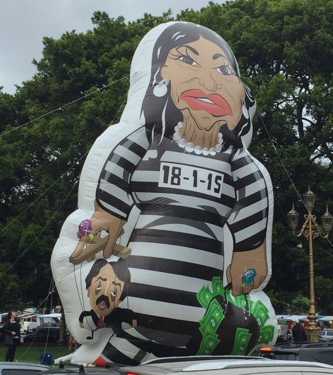 Mil likes y caigo con esto al Obelisco.