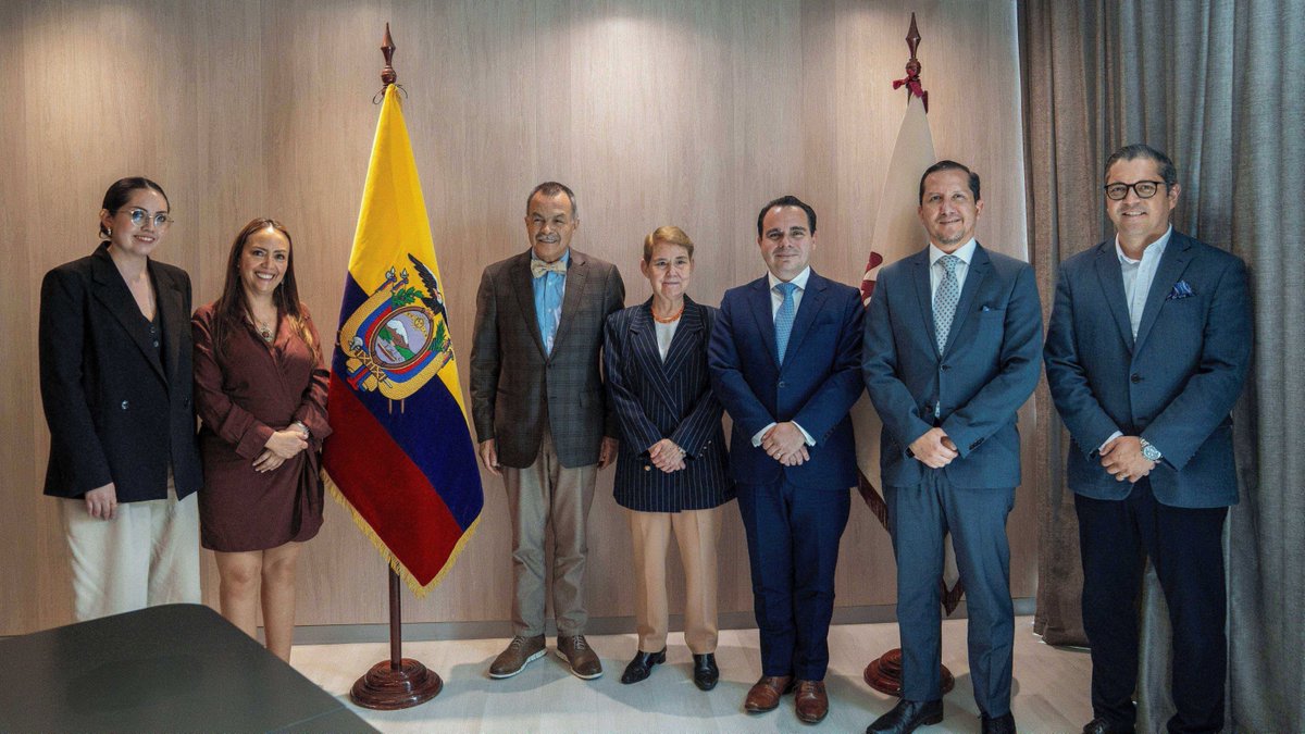 UDLAEcuador's tweet photo. 📢 La UDLA y la Superintendencia de Protección de Datos Personales unen esfuerzos por una sociedad digital más segura. 
Con la firma de un convenio marco, fortalecemos nuestro compromiso con la protección de datos personales, la educación y los derechos digitales. 

Este convenio no solo impulsa la transformación digital del país, sino que posiciona a la #UDLA como referente en la formación ética y responsable para los retos del presente y futuro digital. 

🔐 Juntos, construimos una sociedad más informada, protegida y conectada. 

#UDLA #ProtecciónDeDatos #EducaciónDigital