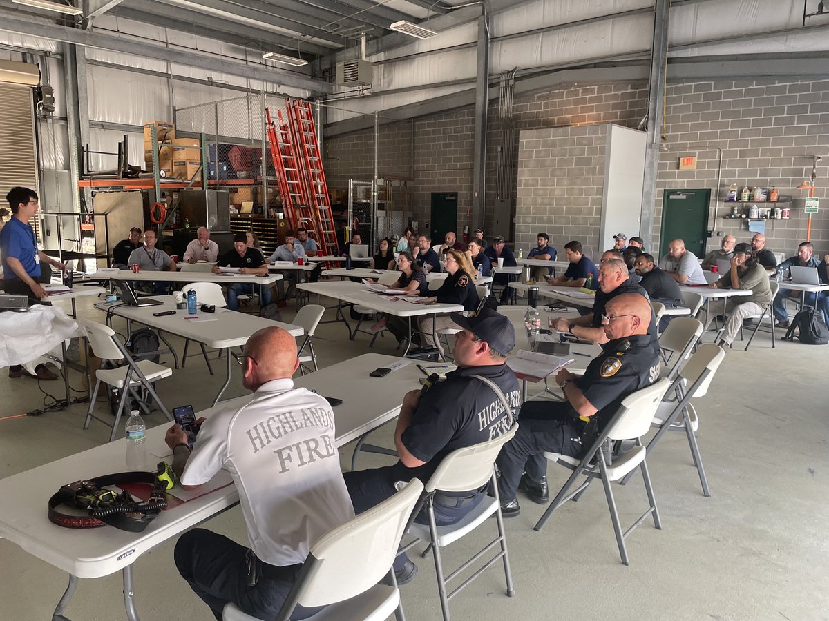 HCSO_D3Patrol's tweet image. With @HCSO_CIB at Highlands Reservoir and SJRA doing tabletops with partners preparing response to potential flood emergencies.