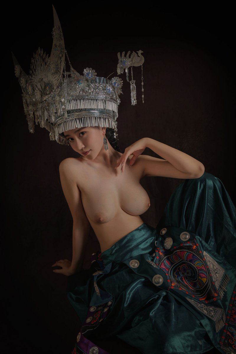 rafanto242's tweet photo. 苗疆少女，绝世美乳 https://t.co/MYhEBx7IZO
