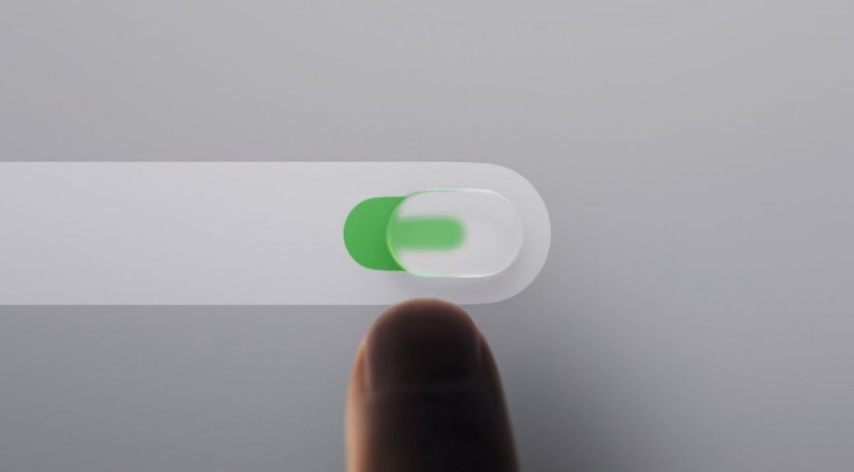 lexromanovdev's tweet photo. iOS 26 Liquid Glass. One tap, dry skin cured, 4% battery gone https://t.co/pOnGNcsrZI