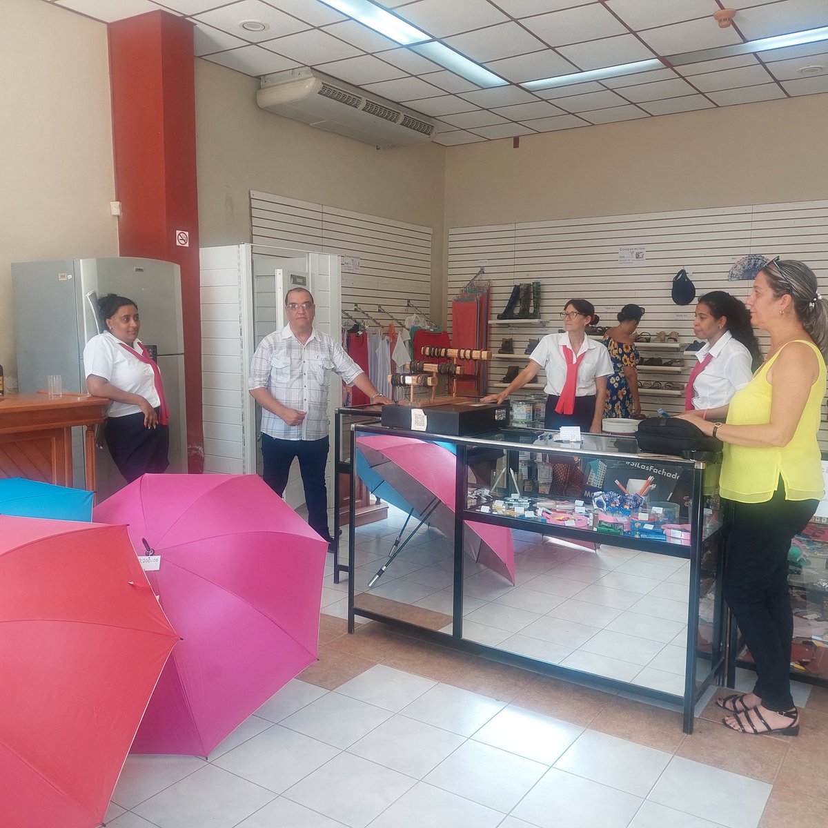 JorgeLSantana3's tweet photo. #ArtexVillaClara realiza hoy ejercicio de control, "Auditoria Estratégica" en unidades de Caibarién, Remedios y Camajuaní.
El objetivo es, promover una cultura de control y prevención, que fortalezca una conducta ética en los trabajadores de #ArtexCuba.
#JuntosPorVillaVlara https://t.co/ScnqorVkp2