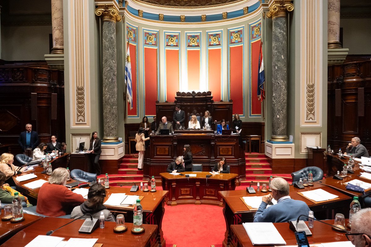 Senado Uruguay (@senadouy) on Twitter photo 🎙️ | En la #MediaHoraPrevia de la sesión de hoy hicieron uso de la palabra los senadores Gustavo González <a href="/GGonzalezPS90/">Gustavo Gonzalez</a>, Carlos Camy <a href="/cdcamy/">Carlos Daniel Camy</a>, <a href="/bettianadiazrey/">Bettiana Díaz Rey</a> y Eduardo Antonini <a href="/antonini_edu/">Eduardo Antonini</a>.
(+) goo.su/5M7xAd 🎙️ | En la #MediaHoraPrevia de la sesión de hoy hicieron uso de la palabra los senadores Gustavo González <a href="/GGonzalezPS90/">Gustavo Gonzalez</a>, Carlos Camy <a href="/cdcamy/">Carlos Daniel Camy</a>, <a href="/bettianadiazrey/">Bettiana Díaz Rey</a> y Eduardo Antonini <a href="/antonini_edu/">Eduardo Antonini</a>.
(+) goo.su/5M7xAd