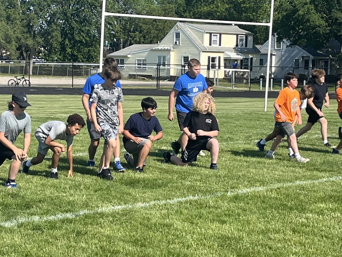 joel12p's tweet image. Day 2 of Youth Camp is in the books! Awesome seeing so many future Maples getting work in with our current Maple Football Players. 
#TDC