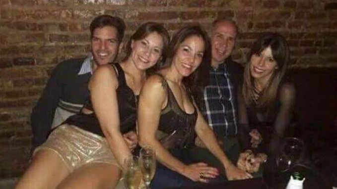 Como el juez Moro de Brasil que proscribió a Lula, los 3 de acá que lo hacen con CFK se van a hacer famosos mundialmente. 

Y estas fotos del mafioso de Ricardo Lorenzetti pican en punta para ser tapa, no le vayan a dar RT.