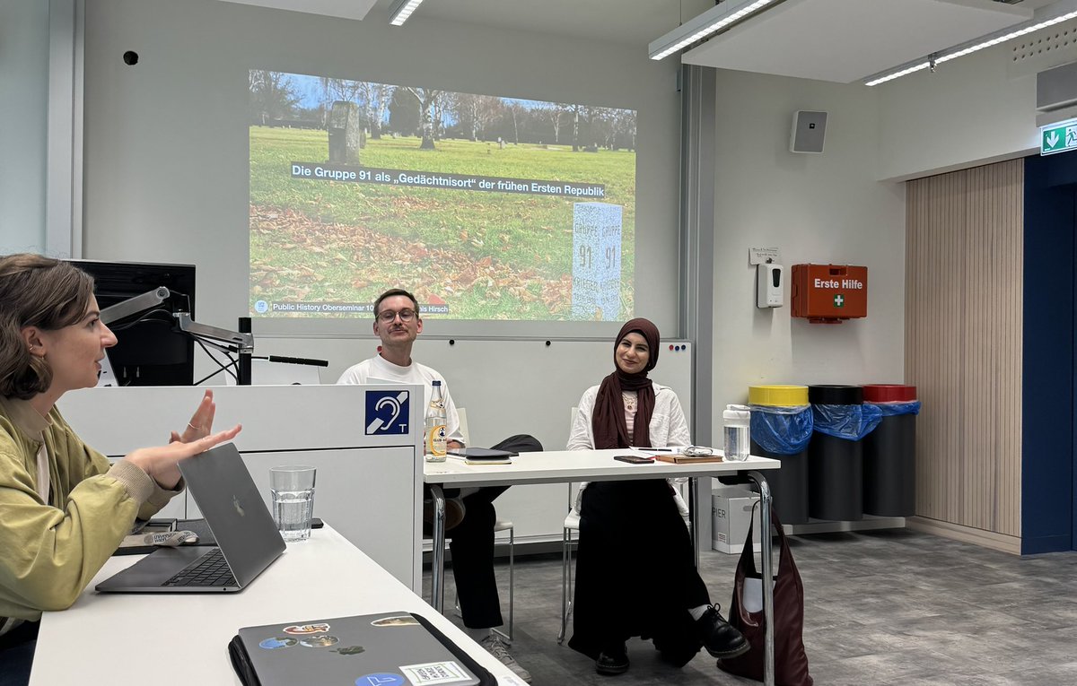 Public History Studies at University of Vienna (@pubhistvienna) on Twitter photo Heute im Public-History-Oberseminar:
Vorstellung und Diskussion zweier MA-Theses-Projekte.
Es präsentieren: <a href="/_bisdennis/">Dennis Hirsch</a> und <a href="/_elghonemi/">iman elghonemi</a>
Moderation: <a href="/klara_fritz/">Klara Valentina Fritz</a> Heute im Public-History-Oberseminar:
Vorstellung und Diskussion zweier MA-Theses-Projekte.
Es präsentieren: <a href="/_bisdennis/">Dennis Hirsch</a> und <a href="/_elghonemi/">iman elghonemi</a>
Moderation: <a href="/klara_fritz/">Klara Valentina Fritz</a>