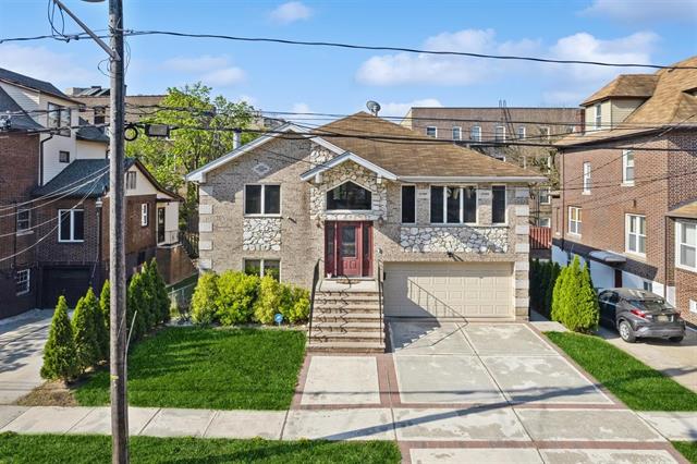 AgentMikeCheck's tweet image. 💥Another Luxury Listing UNDER CONTRACT | MC Luxury Living/Michael Check💥
       Listed At: $1,249,000
📍13 75TH St.  North Bergen, NJ📍
      4BR | 3Bth | 48x96 Lot Size
✨A Rare Find in a Quiet, Tree-Lined Neighborhood!
