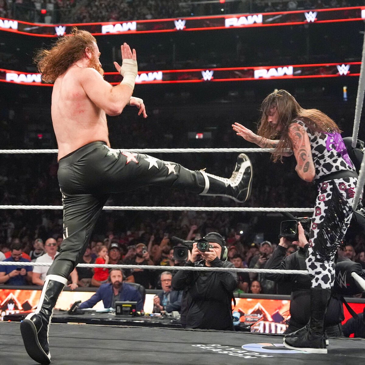 Who needs that crown when I’ve always been a king myself. 🥱

#WWERaw