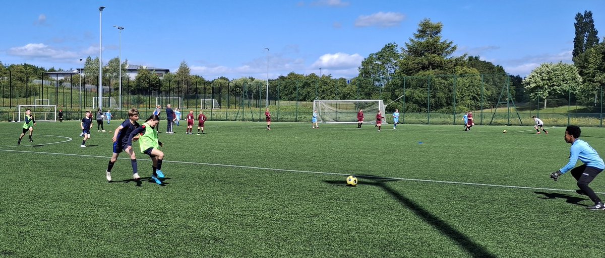 ASGBannerman's tweet image. Fantastic afternoon of #Football ⚽️ @ComplexStepford
Teams from @Garrowhillps @CaledoniaPri @mvpglasgow @SwintonPrimary @CranhillP @StRoLSport
#teamwork
@PEPASSGlasgow
