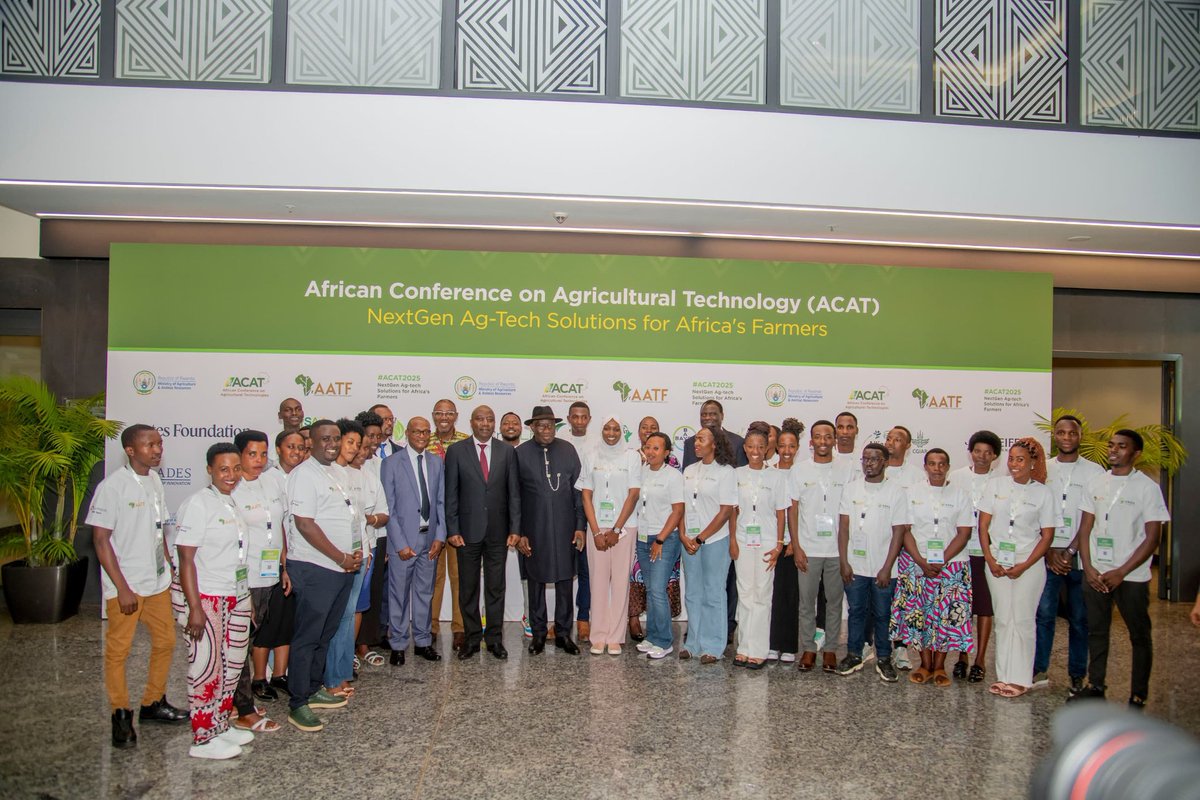 HORTICULTURE ART🇷🇼 (@farm_with_art) on Twitter photo Today PM Dr. <a href="/EdNgirente/">Edouard Ngirente</a> officially launched the second edition of the African Conference on Agricultural Technologies #ACAT2025
This major gathering unites policymakers, researchers, farmers, and innovators from across the continent to advance agriculture. ⤵️
#NextGenAgTech Today PM Dr. <a href="/EdNgirente/">Edouard Ngirente</a> officially launched the second edition of the African Conference on Agricultural Technologies #ACAT2025
This major gathering unites policymakers, researchers, farmers, and innovators from across the continent to advance agriculture. ⤵️
#NextGenAgTech