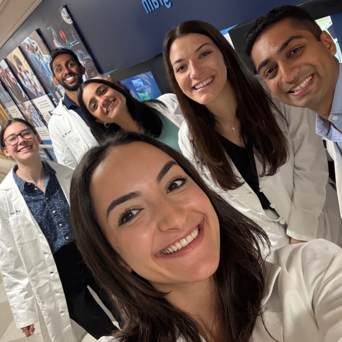 Welcome to Philly! 🩺✨ So excited to have our 6 incredible new first-year residents in town — can’t wait to spend the next 5 years together! 💙
#MatchMadeInPhilly #MedLife #WelcomeResidents #residents #repost