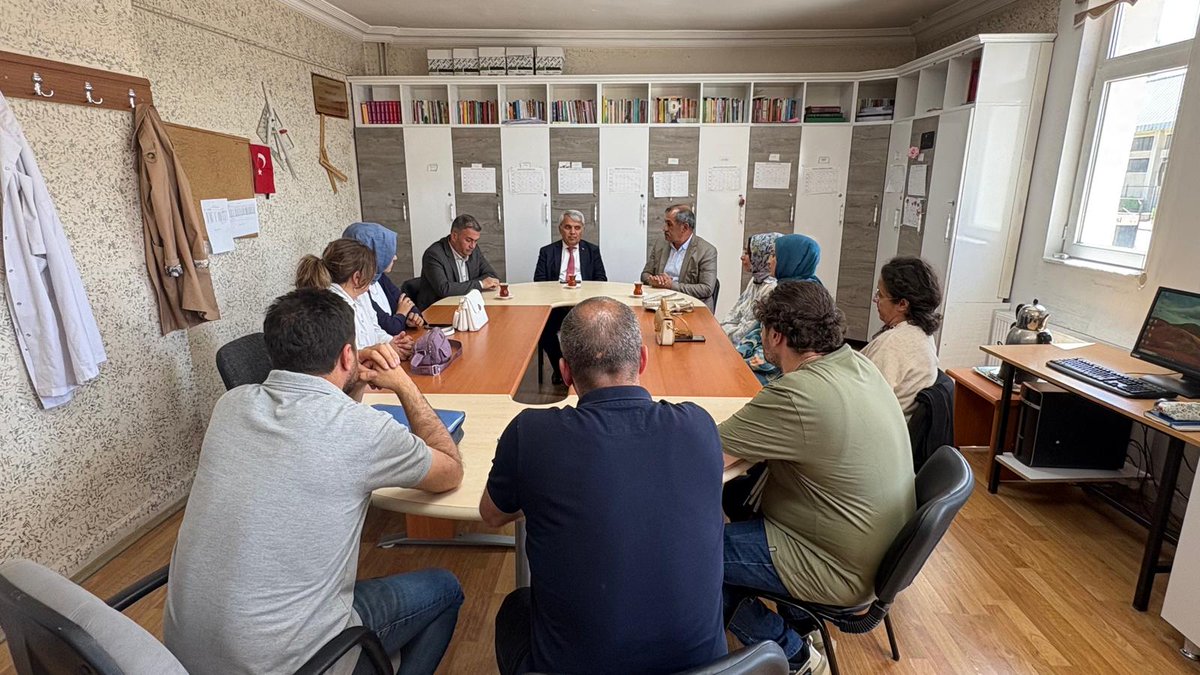 YAKUTİYE İLÇE MEM (@yakutiyemem) on Twitter photo 💫 Okul Ziyaretlerimiz Devam Ediyor.
İlçe Müdürümüz Sn.Abdurrahman GAZİOĞLU ile Şb Md. Fatih DEMİR okul ziyaretleri kapsamında Atatürk Ortaokulunu ziyaret ederek idareci, öğretmen ve öğrencilerimizle bir araya geldiler.
<a href="/tcmeb/">Millî Eğitim Bakanlığı</a>
<a href="/Yusuf__Tekin/">Yusuf Tekin</a>
<a href="/TuncayKaldirim/">Tuncay Kaldırım</a>
<a href="/yakupyildiz024/">Yakup YILDIZ</a> 💫 Okul Ziyaretlerimiz Devam Ediyor.
İlçe Müdürümüz Sn.Abdurrahman GAZİOĞLU ile Şb Md. Fatih DEMİR okul ziyaretleri kapsamında Atatürk Ortaokulunu ziyaret ederek idareci, öğretmen ve öğrencilerimizle bir araya geldiler.
<a href="/tcmeb/">Millî Eğitim Bakanlığı</a>
<a href="/Yusuf__Tekin/">Yusuf Tekin</a>
<a href="/TuncayKaldirim/">Tuncay Kaldırım</a>
<a href="/yakupyildiz024/">Yakup YILDIZ</a>