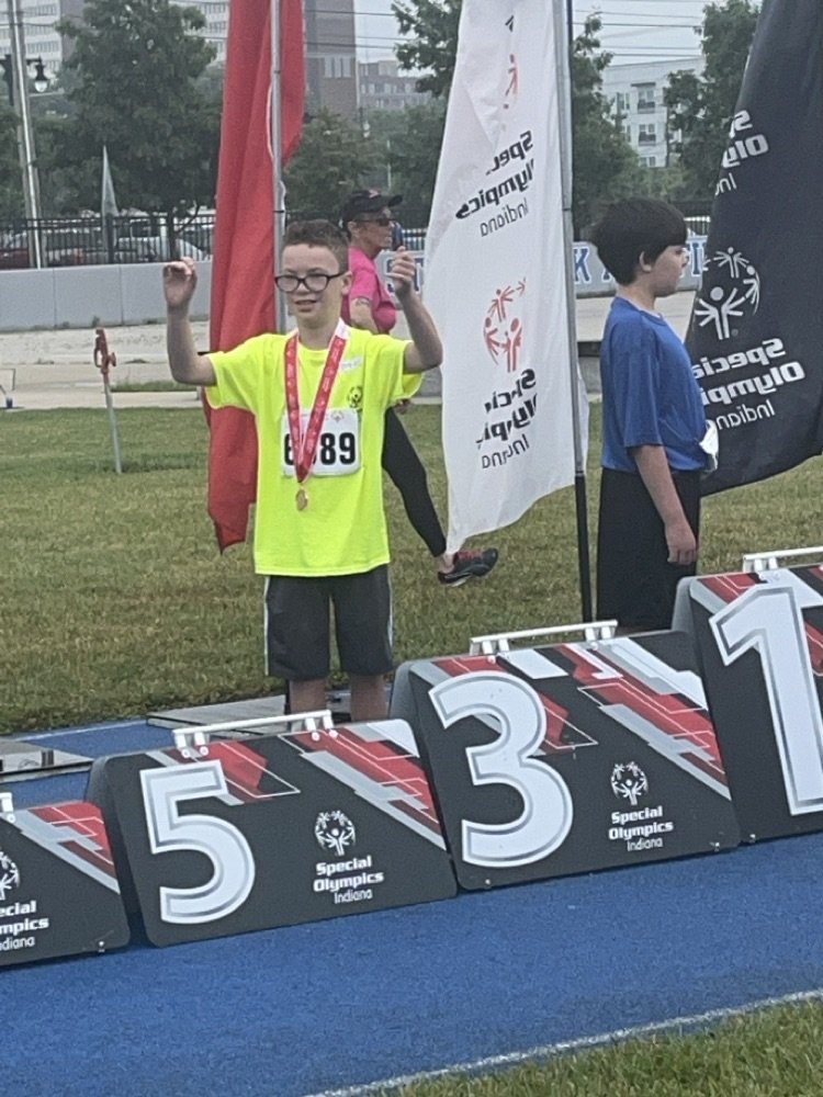 ClaypoolKnights's tweet photo. Claypool's own, Tyce Hoover, an upcoming 5th grader, recently competed at the Special Olympics State games. Tyce received a gold medal in the 50 meter dash and a bronze medal in the mini javelin throw. He also participated in the Parade of Athletes. Congrats Tyce!
#WarsawInspires https://t.co/5UoeE1ts7r