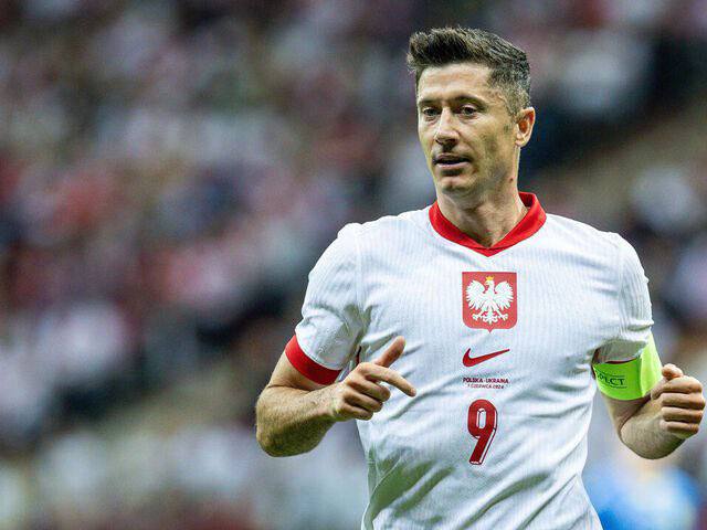 🚨 OFFICIAL: Robert Lewandowski announces that he will not play for Poland again as long as the Poland coach Michał Probierz is in charge.