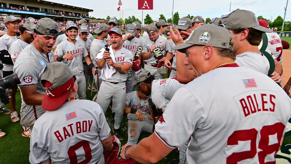 RazorbackBSB's tweet image. OMAHOGS SEND-OFF 🐗

Join us Wednesday (tomorrow!) from 11-11:30 a.m. outside of the Hunt Center at Baum-Walker Stadium near the Van Horn Hog to help send the Hogs off to Omaha!

Parking will be available for fans in the Cardinal Lot of Baum-Walker Stadium.