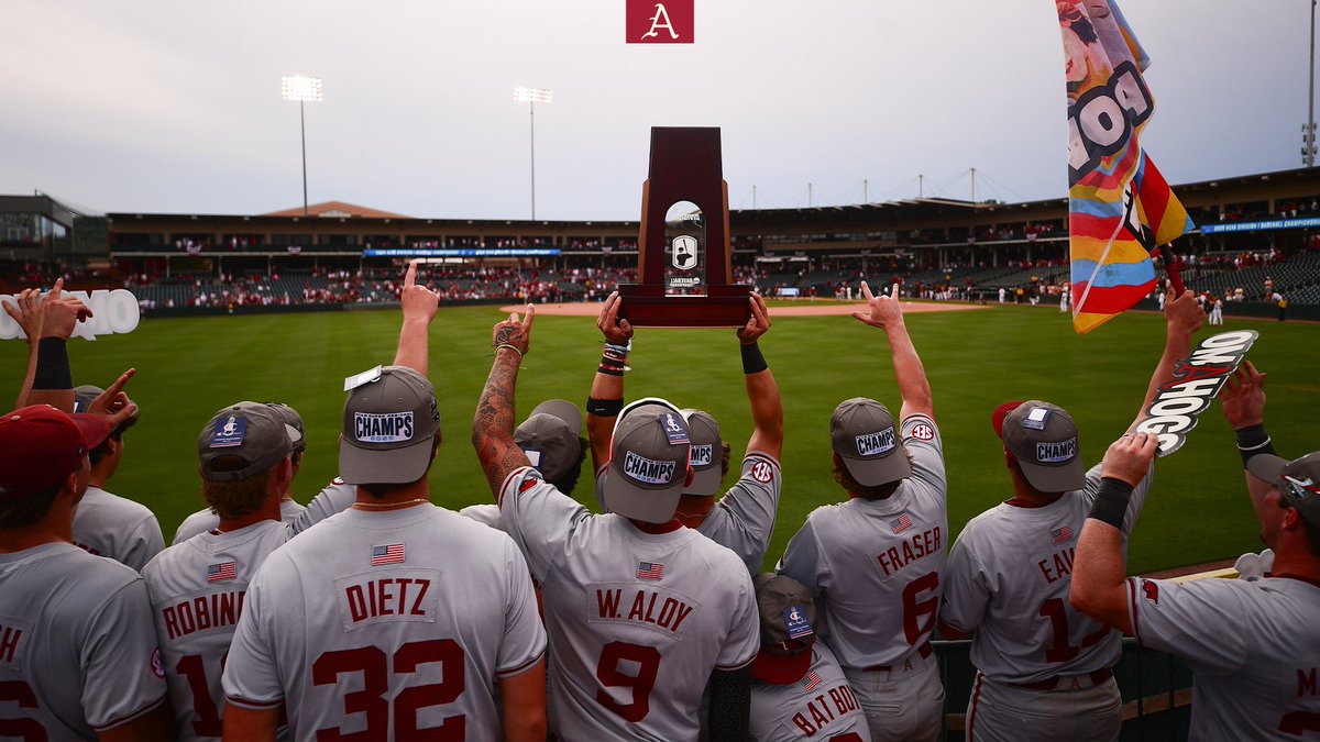 RazorbackBSB's tweet image. OMAHOGS SEND-OFF 🐗

Join us Wednesday (tomorrow!) from 11-11:30 a.m. outside of the Hunt Center at Baum-Walker Stadium near the Van Horn Hog to help send the Hogs off to Omaha!

Parking will be available for fans in the Cardinal Lot of Baum-Walker Stadium.