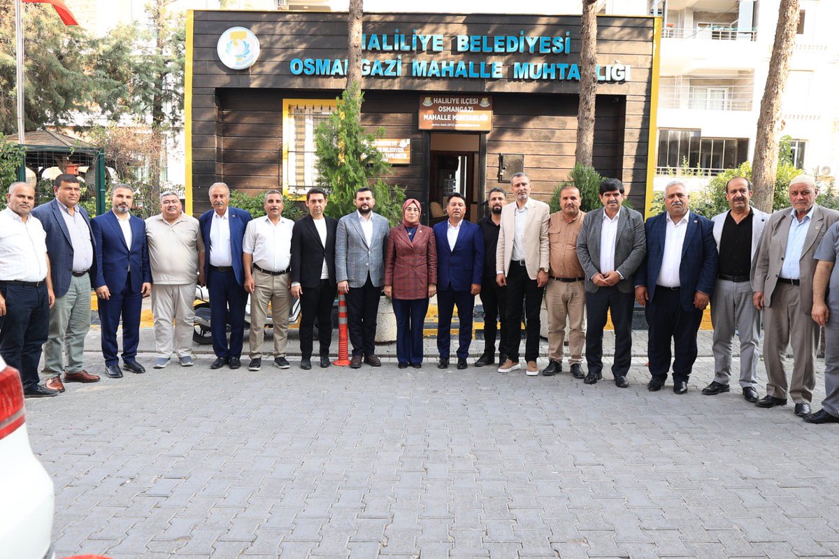 Şanlıurfa Muhtarlar Federasyonunu ziyaret ederek, Federasyon Başkanımız Halit Kaya, dernek başkanlarımız ve muhtarlarımızla bir araya geldik.
 
AK Parti İl Gençlik Kolları Başkanımız Furkan Küçük, Büyükşehir Belediyesi Meclis Üyelerimiz Mehmet Karademir ve Yaşar Keleşabdioğlu’nun