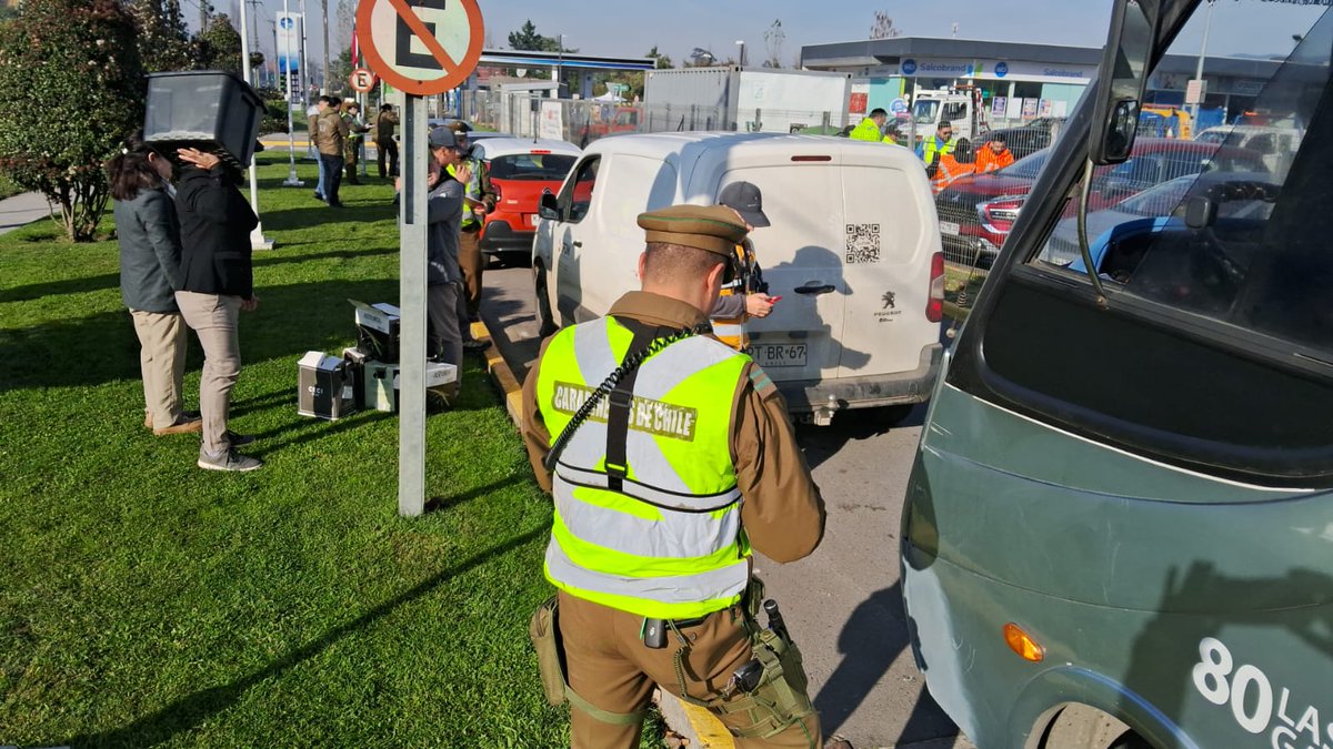 Esta mañana, en un trabajo conjunto entre Carabineros de Chile, la Dirección de Seguridad Ciudadana de Chiguayante y la Seremi de Transportes del Biobío, se llevó a cabo un operativo de control vehicular y de transporte público en la Avenida 8 Oriente de Chiguayante.