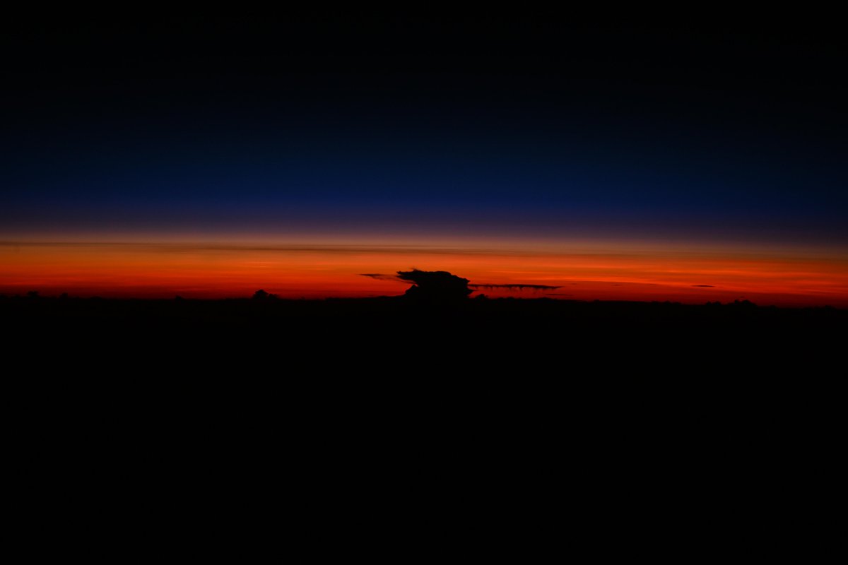 Astro_Ayers's tweet image. I love sunrises in space just as much as I do on Earth.
Just look at the cloud heights and depth out on the Earth’s limb.