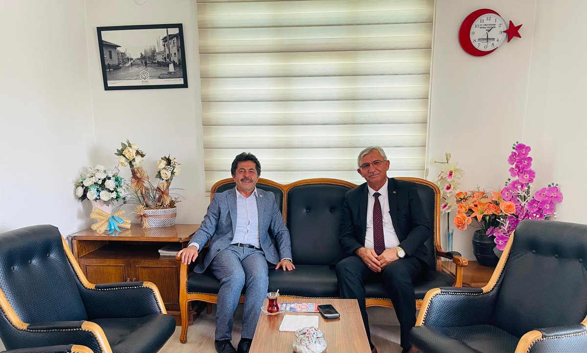 OSMANSAGLAM70's tweet image. 📍Karaman
Karaman Şoförler ve Otomobilciler Odası Başkanı Cemalettin Canuylası’yı ziyaret ederek bayramlaştık.

Şehrimizin yükünü omuzlayan emektar şoför esnafımıza hayırlı bayramlar diliyor, özverili hizmetleri için teşekkür ediyoruz.

#Karaman #KurbanBayramı