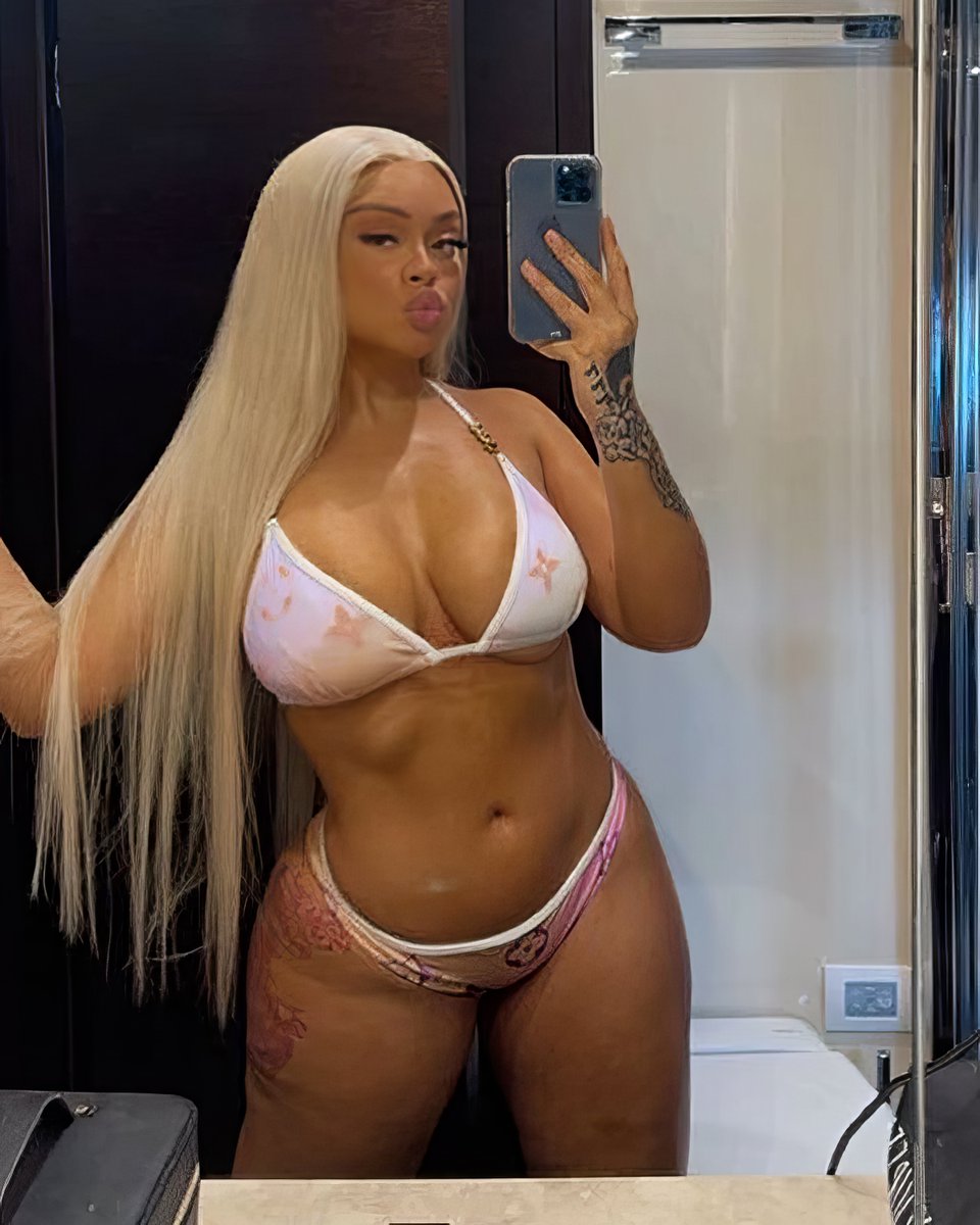 latto in a LV bikini 📸