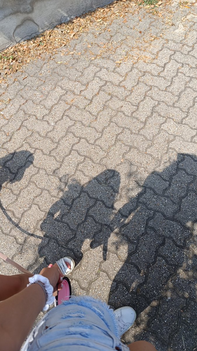 Io 👩🏻, te 👧🏼 e tu 🐕