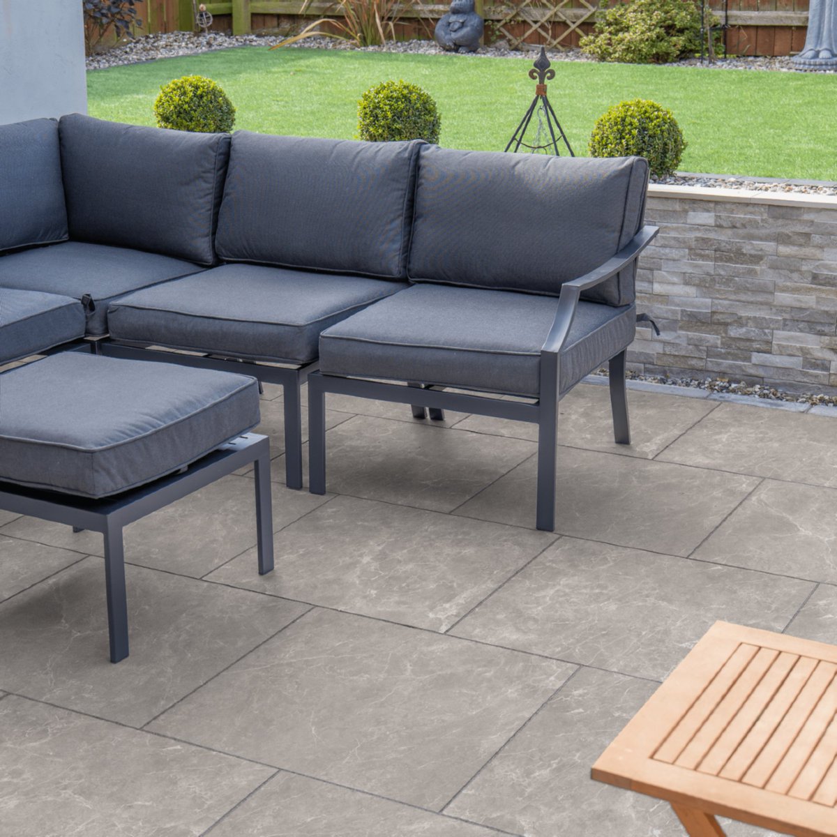 TalaseyLtd's tweet photo. #InTheProductSpotlight 🌟

Sofia is a striking range of large-format porcelain pavers, designed to bring a modern marble-effect finish to your outdoor spaces. Featuring bold vein detailing and available in three standout colours:

🌐 Samples available at https://t.co/aZpWLastWw https://t.co/8gx88Di8OF