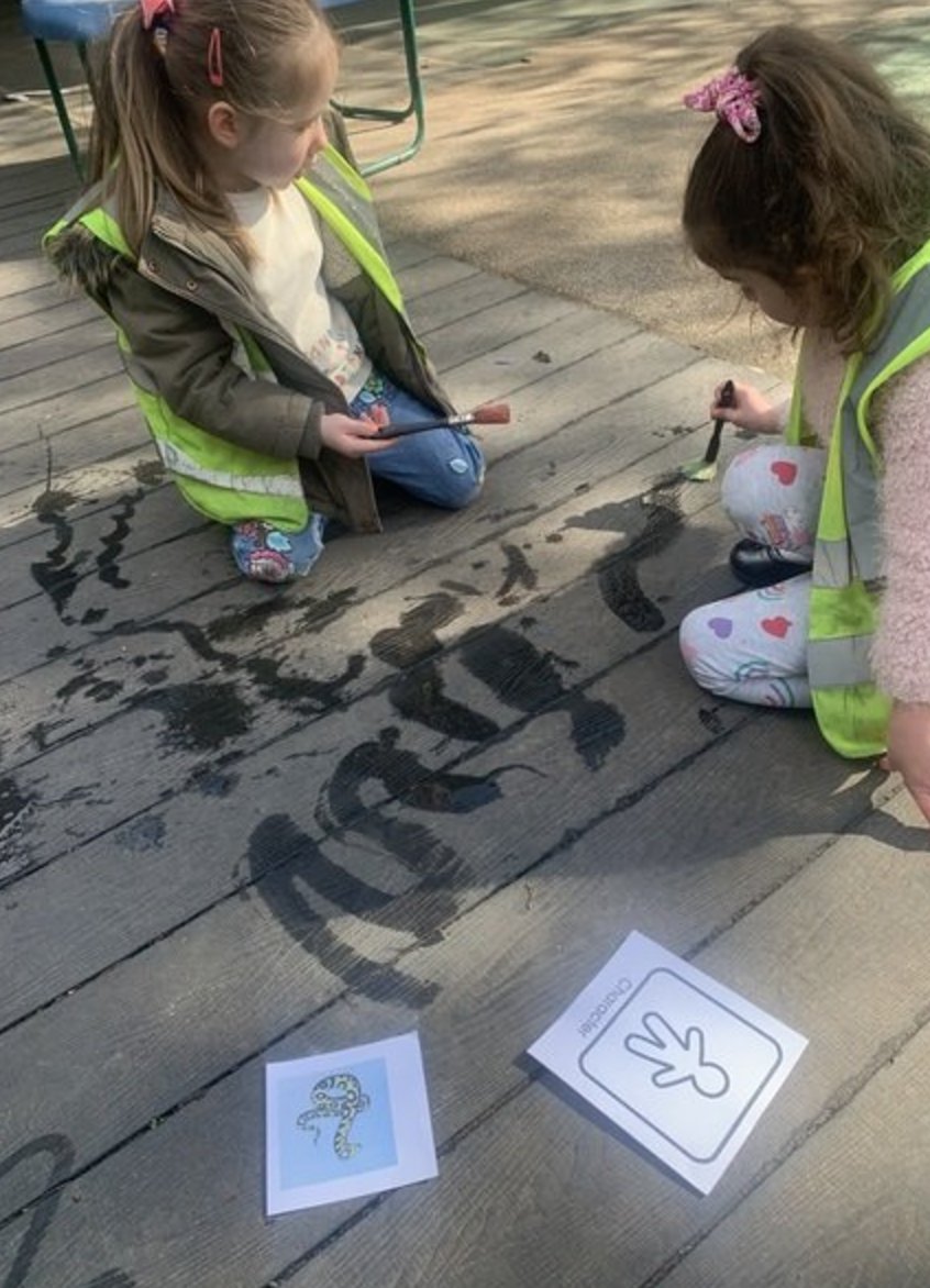 TalesToolkit's tweet image. It’s Children’s Art Week!

At Tales Toolkit, we celebrate every mark as the start of a story. From early scribbles to story drawings, each mark builds confidence and creativity!

#TalesToolkit #ChildrensArtWeek #StorytellingMagic