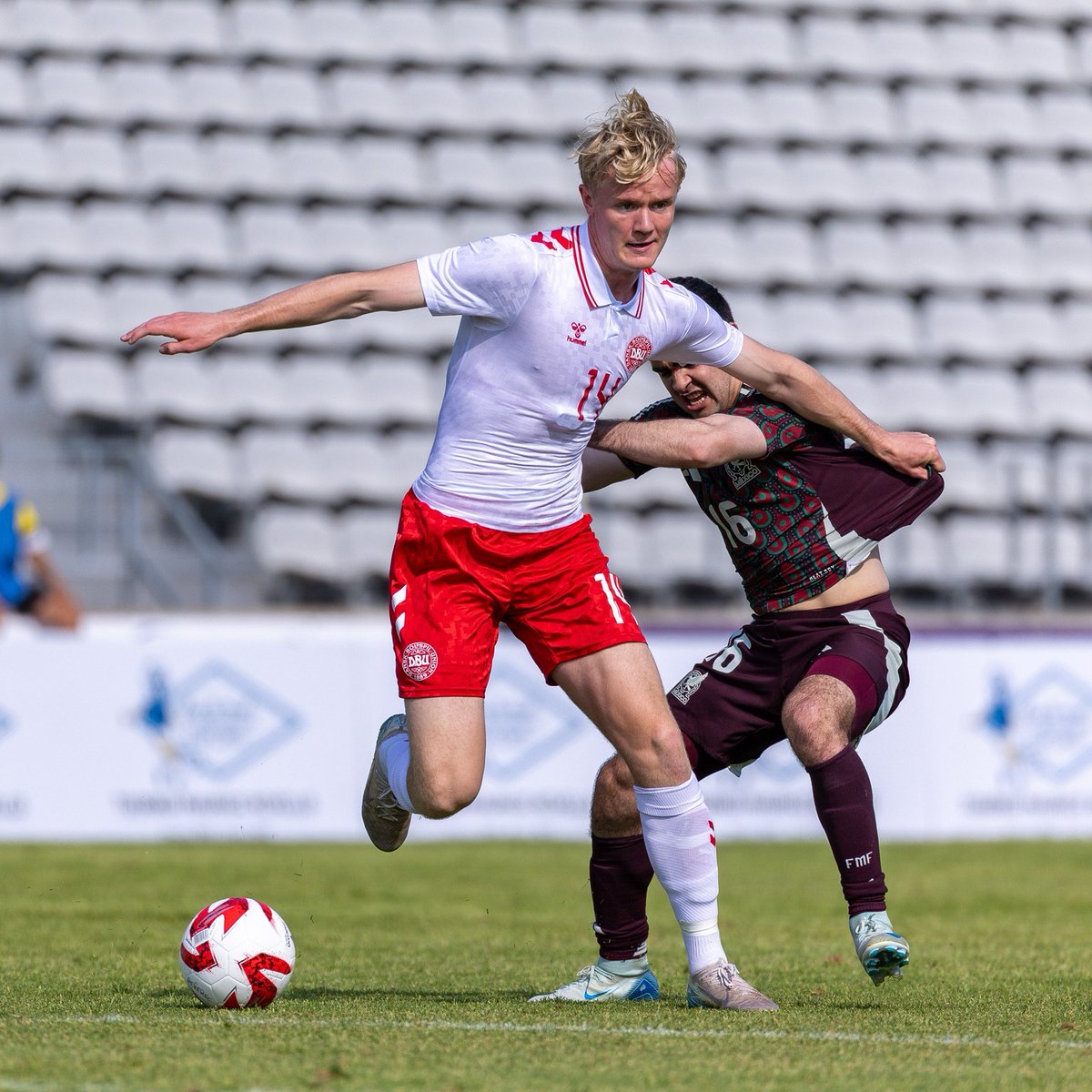 U20-LANDSHOLDET VIDERE SOM GRUPPEVINDERE 💪🏼

Alle tre kongeblå U20-landsholdsspillere har været i aktion ved de tre gruppekampe ved det uofficielle U20-VM i Frankrig, hvor Danmark er videre til semifinalen på fredag.

Læs Lauge Sandgravs ord om indsatsen her: