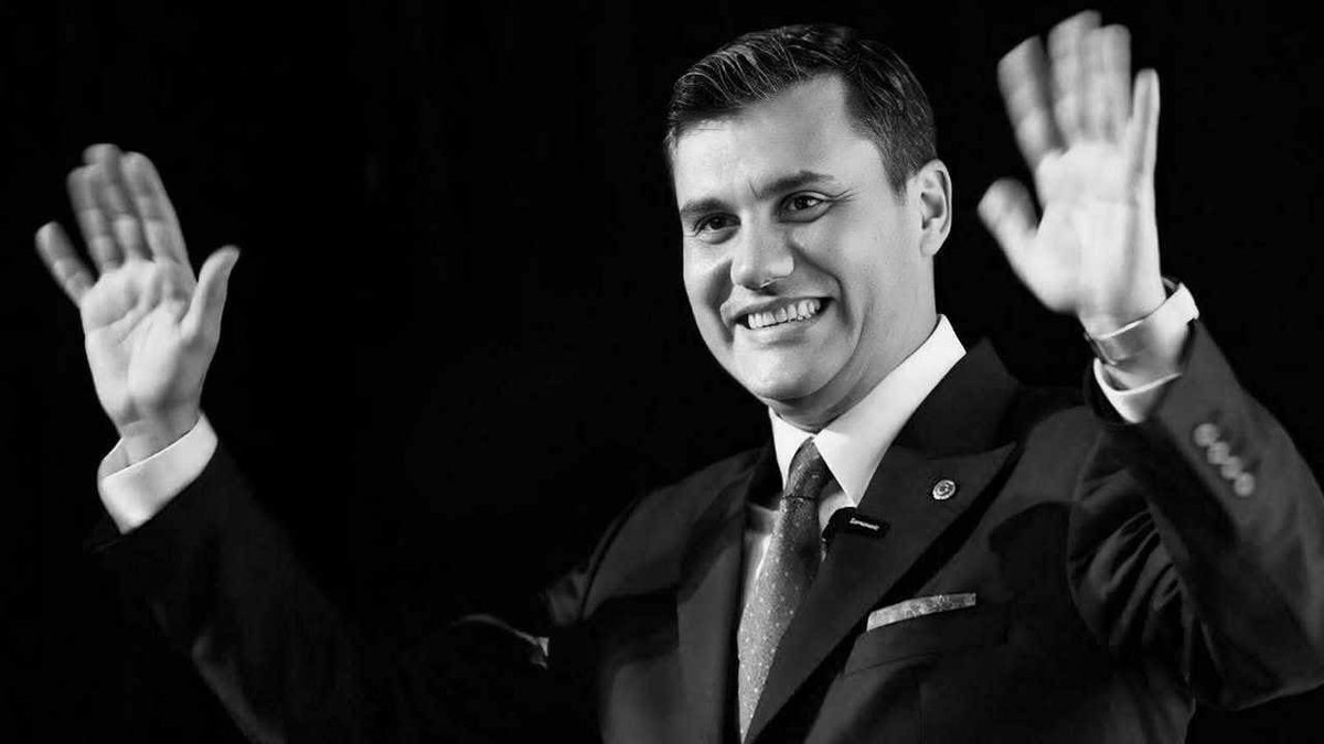 Manisa Büyükşehir Belediye Başkanı Deniz Zeyrek’in cenazesi anlatılacak gibi değildi. Kolay kolay hiç bir faniye nasip olmayan bir sevgi seli vardı. Ben de ekranlardan gözlerim dolarak izledim cenazeyi. İyiler erken ölür diye söylenir. Ruhu şad, mekanı cennet olsun.