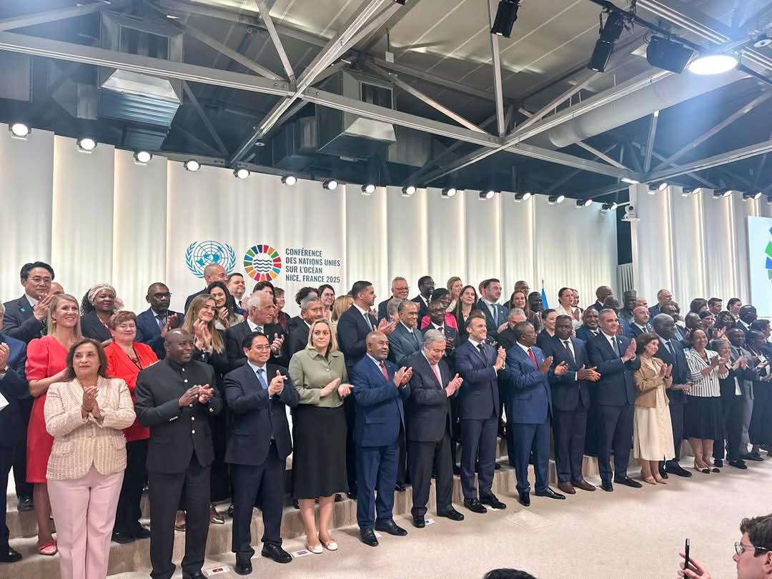 🇫🇷 At the Ocean Conference in Nice, I handed over 🇦🇱 Albania’s ratification of the #UN Convention on the Law of the Sea for protecting marine biodiversity beyond national jurisdiction 🌊🐬

Proud to join 60+ countries giving legal force to this vital global agreement 🌍🤝
