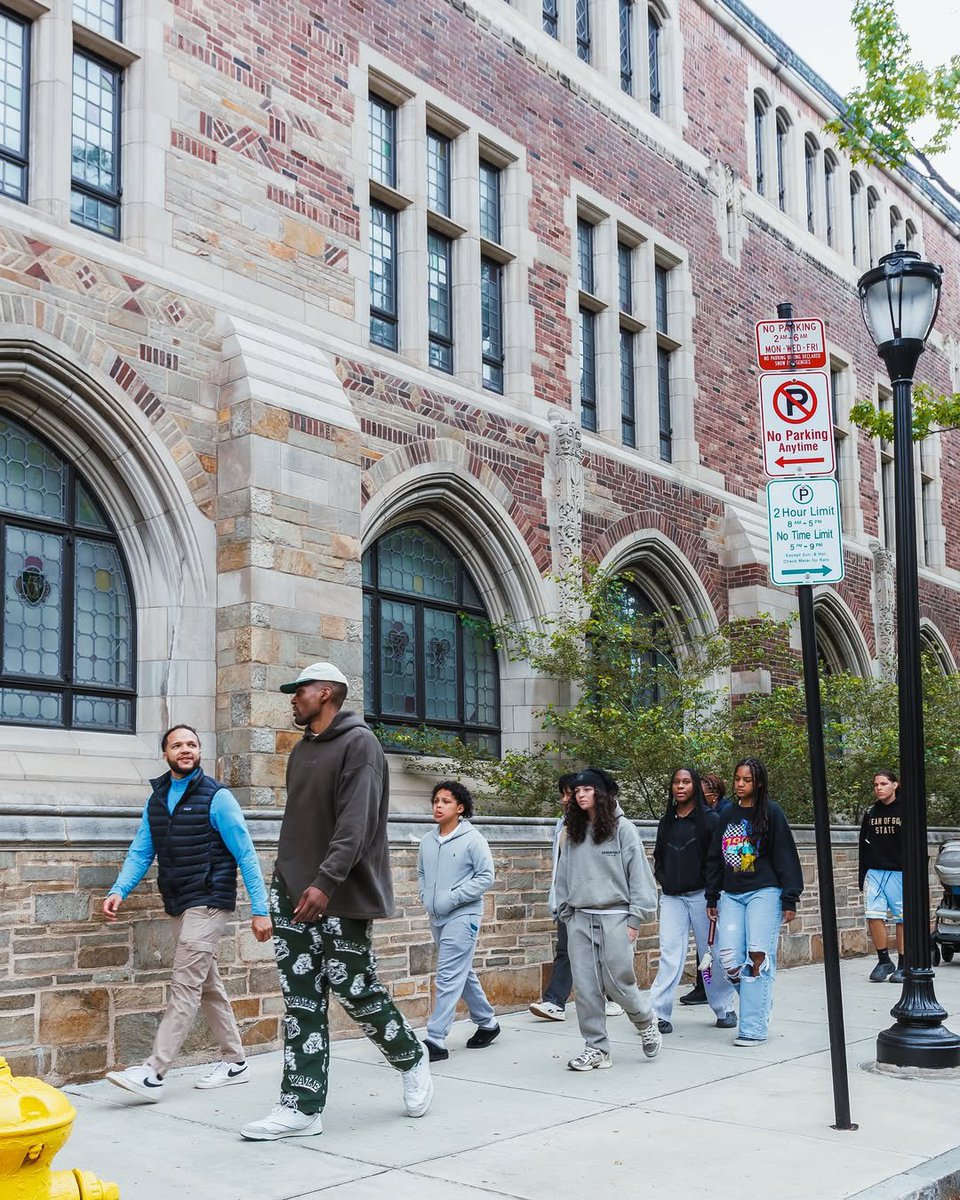Teamwork makes the dream work! Brandon Sherrod hosted <a href="/AI3LeaderLLC/">AI3LeadershipAcademy</a> kids on a tour of Yale University. This is the PG Sports Team in action! 💯🦾💫