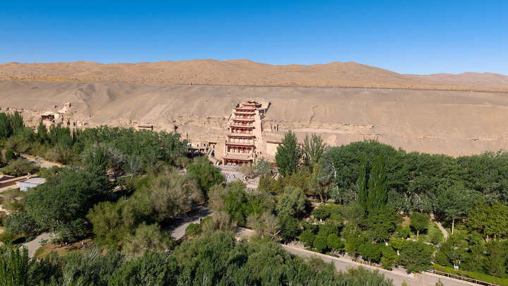 XHespanol's tweet photo. #China planea construir dentro de los 10 prรณximos aรฑos su primera ruta patrimonial nacional a lo largo del Corredor de #Hexi, un tramo clave de la antigua #RutadelaSeda. El Corredor de Hexi se extiende a lo largo de unos 1.000 kilรณmetros en #Gansu, alberga a cinco Sitios del Patrimonio Mundial de la @UNESCO_es y 53 grutas โก๏ธ https://t.co/ocumzDezsI
#SobreChina ๐จ๐ณ #XinhuaNoticias