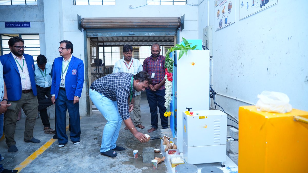 ksrmceofficial's tweet image. This cutting-edge equipment puts us among the elite institutions with M150 testing capabilities!

#ConcreteTechnology #MaterialTesting #AdvancedLab #EngineeringExcellence #M150Concrete #CivilEngineeringLab #FutureOfConstruction #ResearchAndInnovation #AcademicInfrastructure