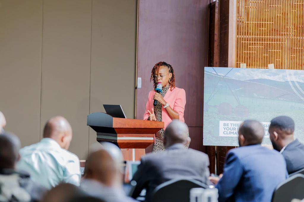 RccdnRwanda's tweet photo. Despite contributing so little to global emissions, Africa is disproportionately affected by climate change. This makes adaptation measures, such as agroecology & ethical animal farming not only urgent but essential.
#JustFoodTransition #ClimatePolicyRwanda #NDC3
@MoveTheWorldAF https://t.co/CuXNuZDXKF