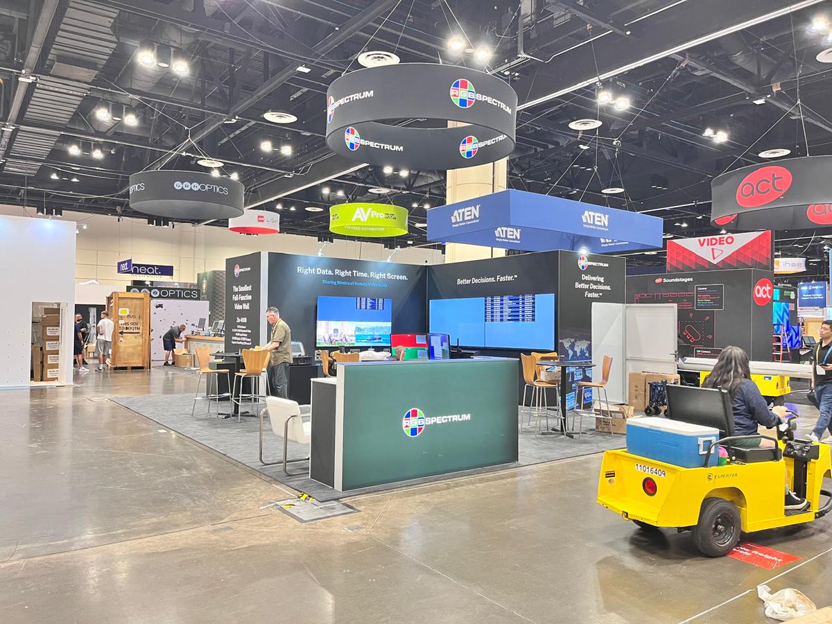 ✨ Todo listo en InfoComm 2025
Media 5 ya está presente en el Orange County Convention Center y comenzamos con los preparativos en nuestro stand.
Mientras el piso de exhibición cobra vida, afinamos los últimos detalles para mostrar nuestras soluciones todo en uno para producción