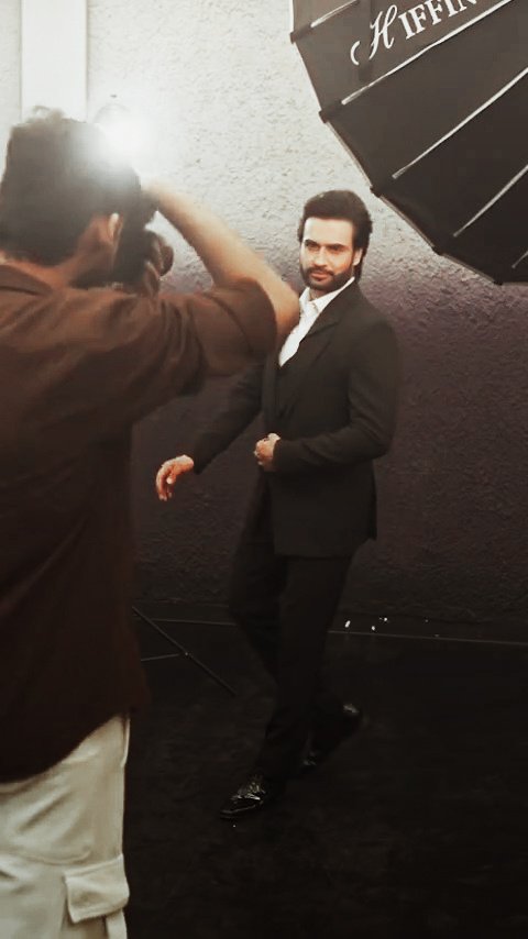 Hello #VDians ♥️
There's a GC for VD birthday discussion so If u have some ideas or is willing to help us in doing anything for #VivianDsena so tell me ur username in insta so I can add u 💌