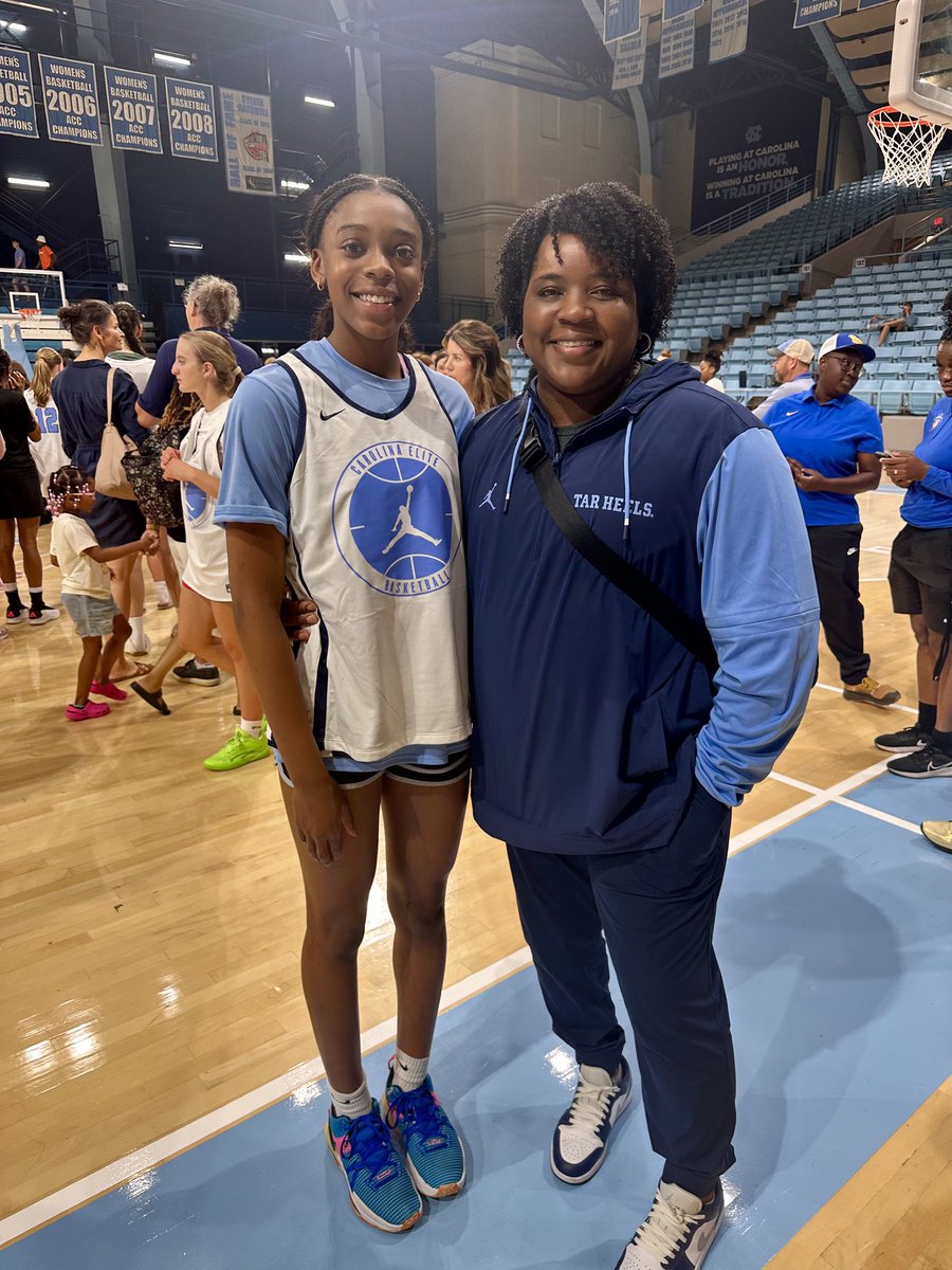 myra_ukwu's tweet photo. Thank you Coach @courtneybanghart, Nyla Harris, and the @uncwbb coaches for an awesome camp experience. It felt great to learn from the best and meet new people . #theworkcontinues #keepworking #cp3flames #nikegirlseybl #jreybl #weddingtonwomensbasketball #uncwbb @NikeGirlsEYBL https://t.co/0guFZQWfYs