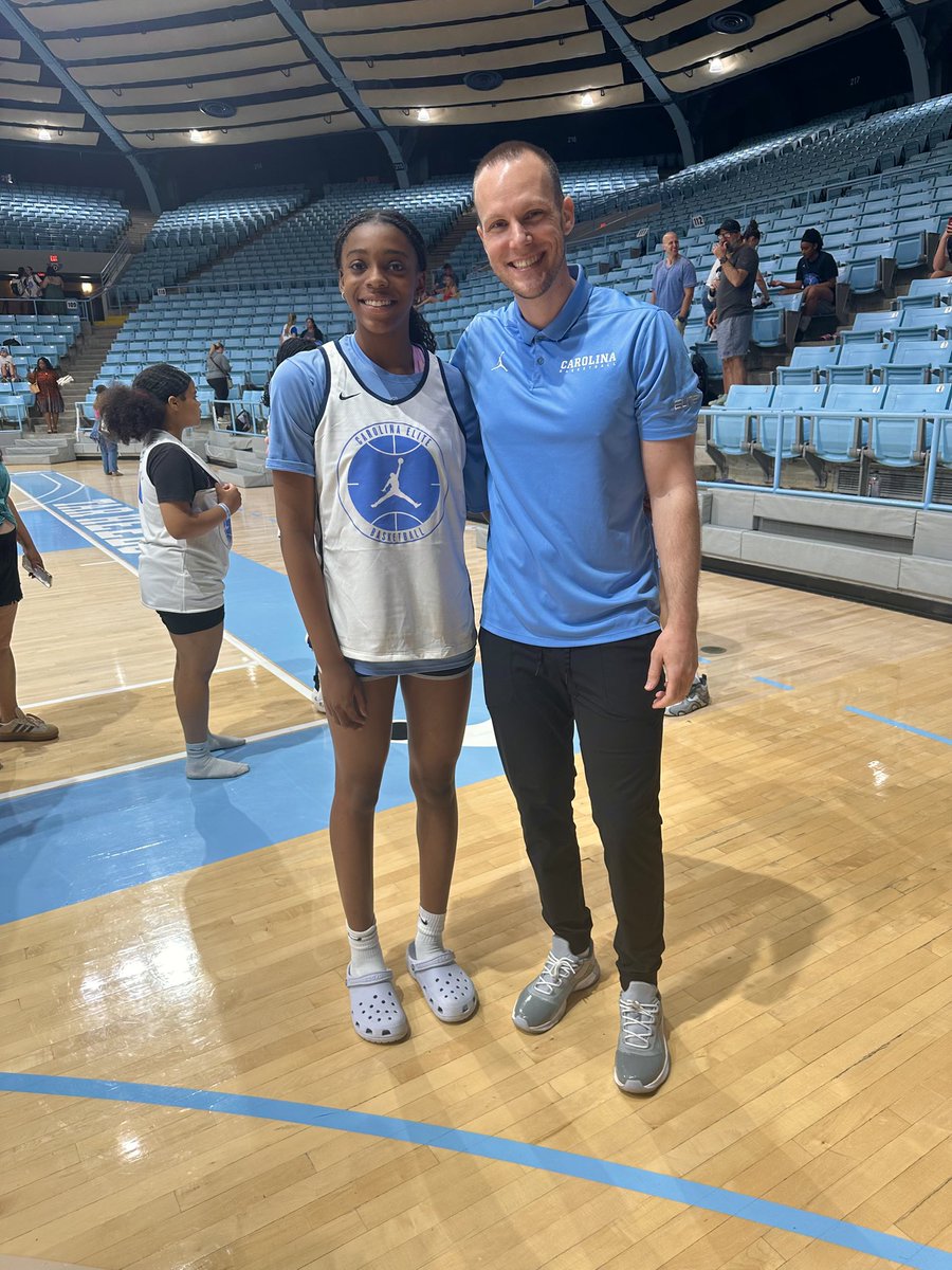 myra_ukwu's tweet photo. Thank you Coach @courtneybanghart, Nyla Harris, and the @uncwbb coaches for an awesome camp experience. It felt great to learn from the best and meet new people . #theworkcontinues #keepworking #cp3flames #nikegirlseybl #jreybl #weddingtonwomensbasketball #uncwbb @NikeGirlsEYBL https://t.co/0guFZQWfYs