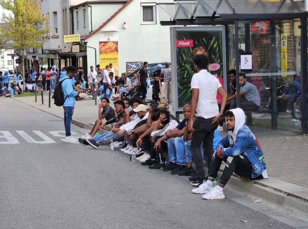 Endlich bunt, modern und weltoffen in Stuttgart. 
Viel besser als noch vor ein paar öden und grauen Jahren!

(Hallschlag, 70376 Stuttgart , Baden-Württemberg)