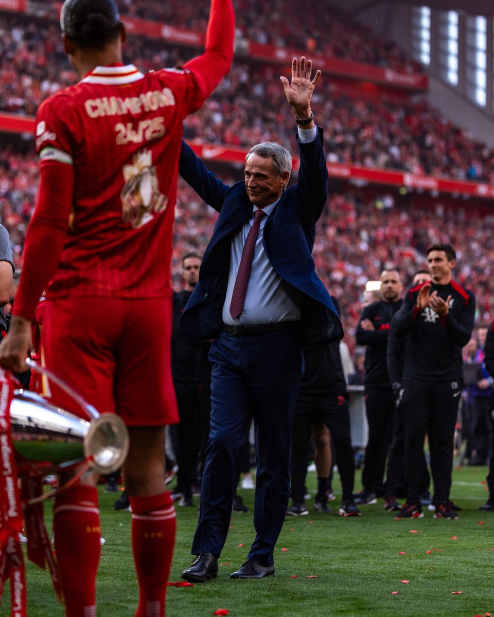 LFC's tweet photo. A special moment ❤️🏆 https://t.co/hglHsSI9wY