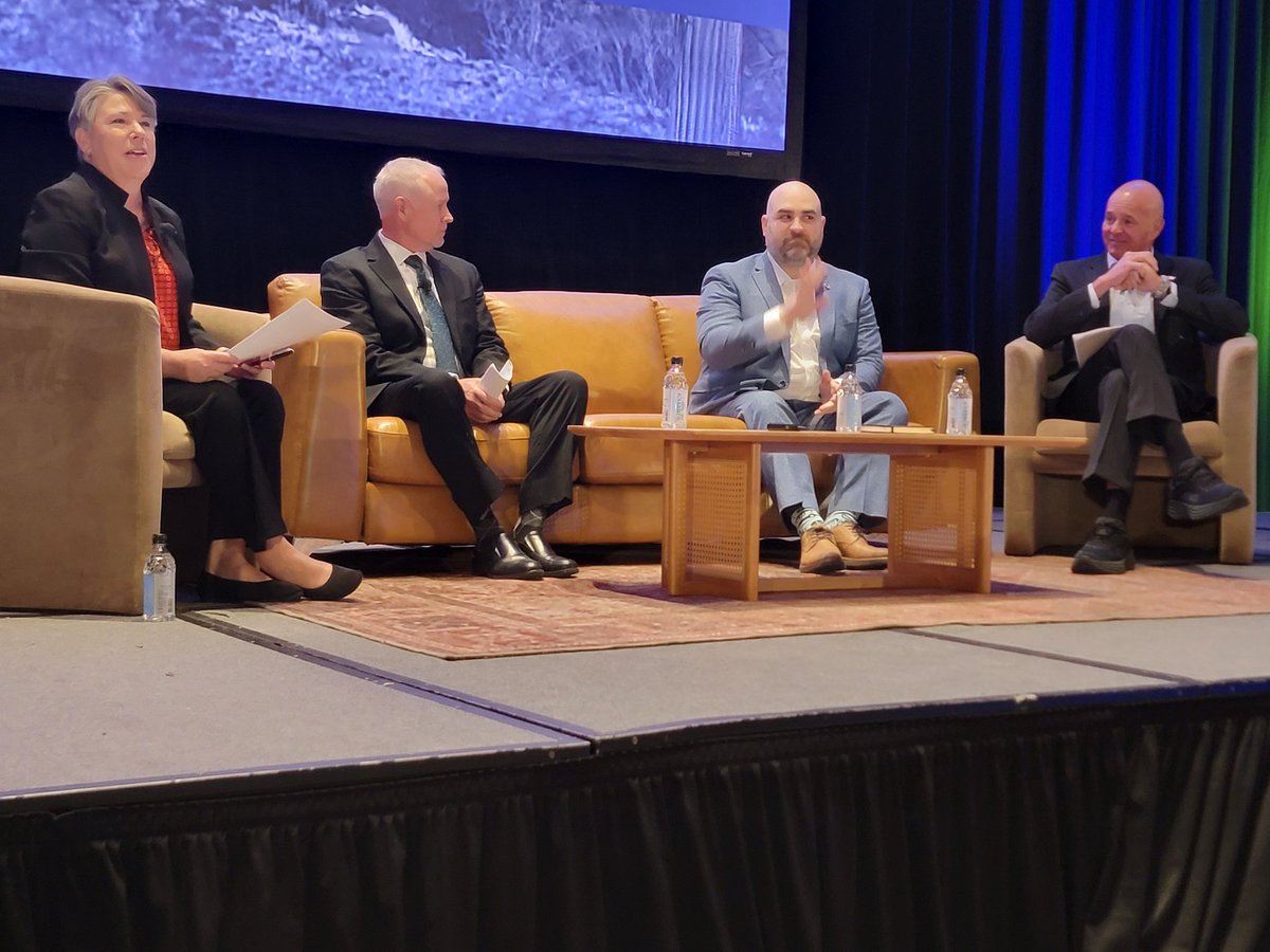 The State DOT super plenary starts now! Don't miss it! #ictd25 ##pavements25