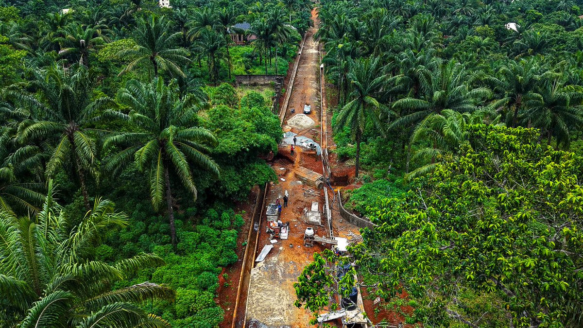 Project Alert: The Soludo administration is reclaiming and constructing the 7.4 km Uga - Amesi - Otikpo erosion and flood road project.

#SolutionIsHere
#SolutionContinues
#AnambraIsRising